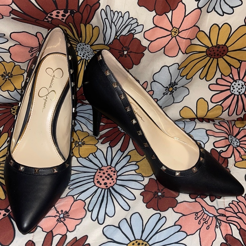 Black sz9 Jessica Simpson heels with gold studs
